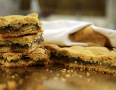 Torta al cioccolato, amaretti e mele